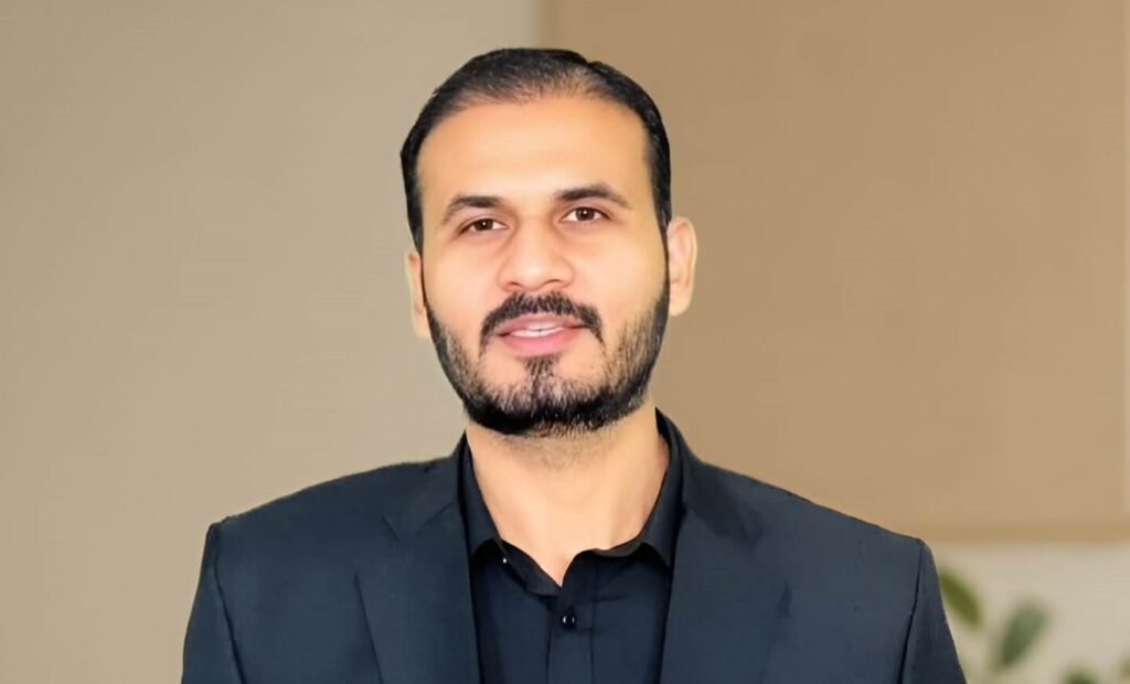 Muhammad Waqas NLP trainer explaining procrastination lack of motivation and consistency issues in self discipline workshop at Waqas Centre of Wellness Lahore Neuro Linguistic Programming coaching